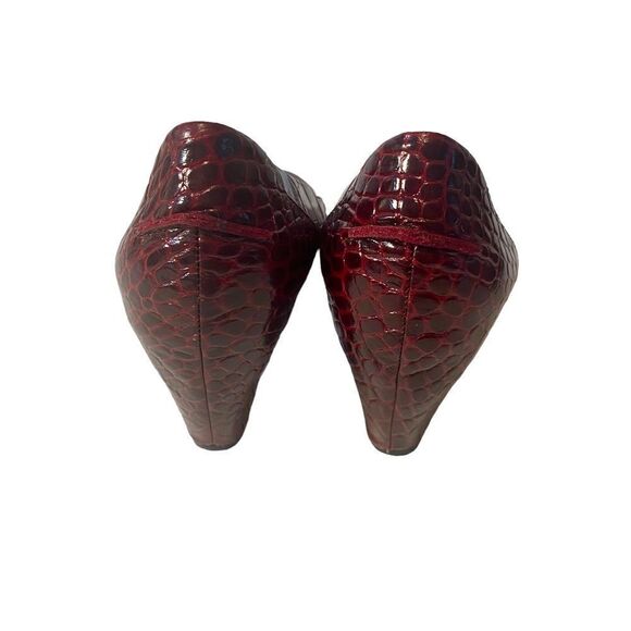 Sam Edelman Leather Upper Faux Alligator Burgundy Colored Cone Heel Pumps. - Picture 3 of 6